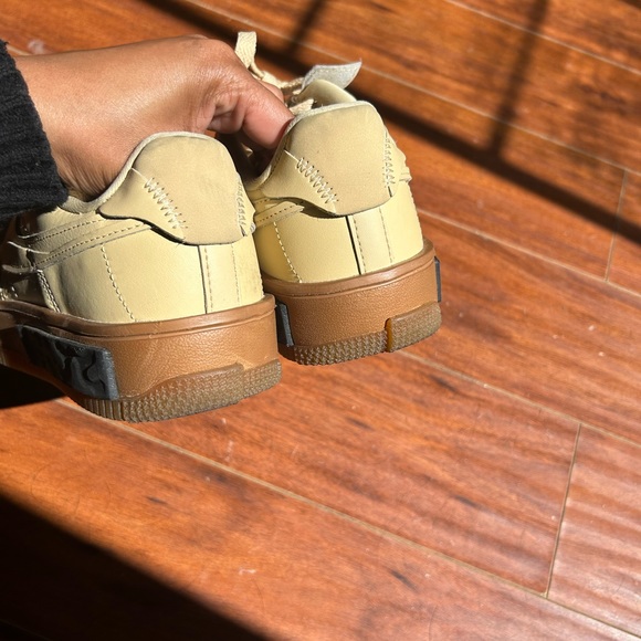 Women’s Nike fontanka not available on Nike website anymore - Picture 2 of 6